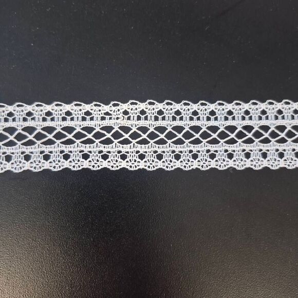 Lace, Vintage Edging 1 1/8" White 3.5 yds Ruffled 3 yds flat - Picture 1 of 4